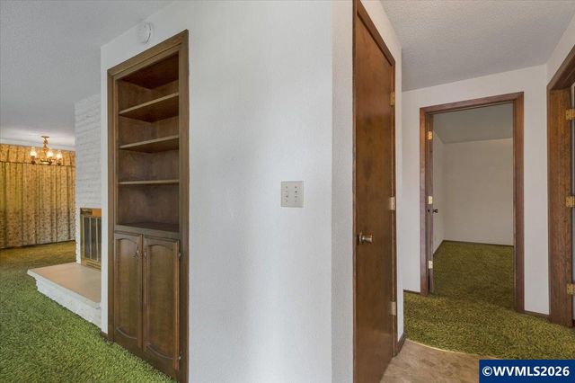 4528 Sesame St NE, Salem, OR 97305