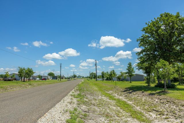 6774 Atakapan Trail, Bedias, TX 77831