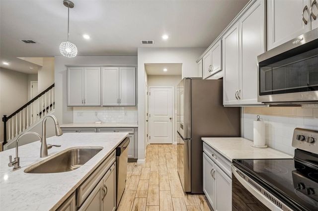 19405 MONARCH WIND WAY, Lutz, FL 33558