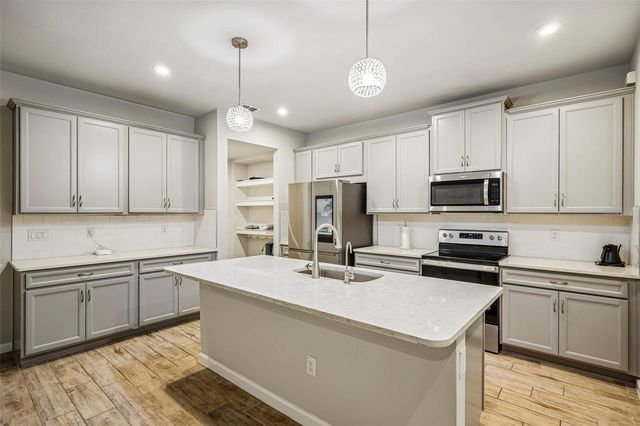 19405 MONARCH WIND WAY, Lutz, FL 33558