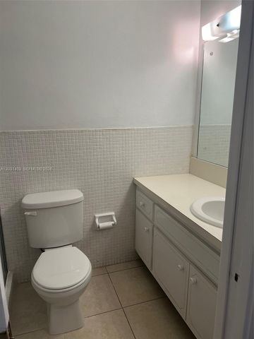 16801 NE 14th Ave 310, Miami, FL 33162