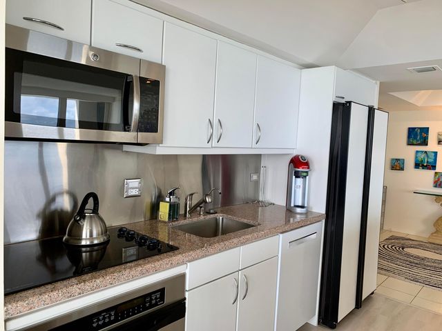 5540 N Ocean Drive Ph-a, Riviera Beach, FL 33404