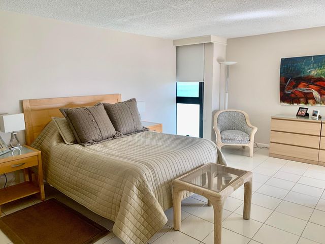 5540 N Ocean Drive Ph-a, Riviera Beach, FL 33404