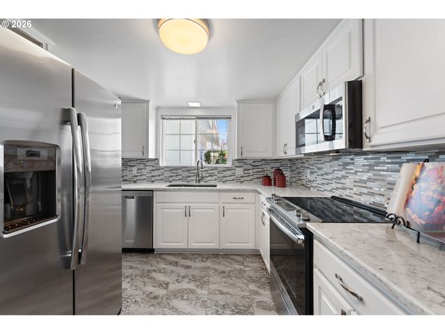 12430 Sw KING GEORGE Dr, King City, OR 97224