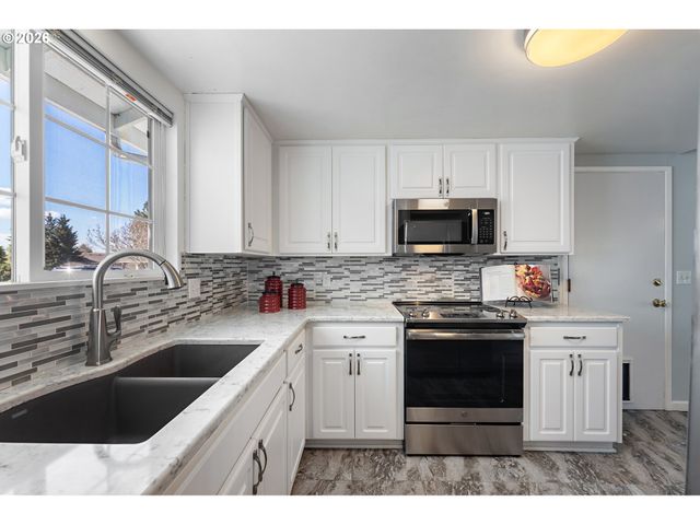 12430 Sw KING GEORGE Dr, King City, OR 97224