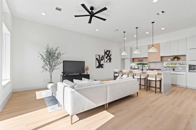 5507 Hershe Street, Houston, TX 77020