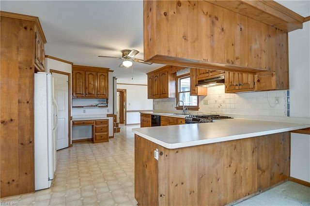 1664 Grey Friars CHSE, Virginia Beach, VA 23456