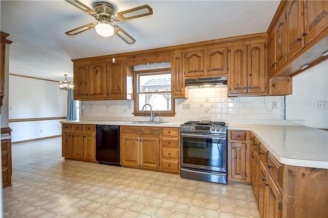 1664 Grey Friars CHSE, Virginia Beach, VA 23456