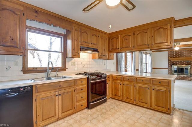 1664 Grey Friars CHSE, Virginia Beach, VA 23456