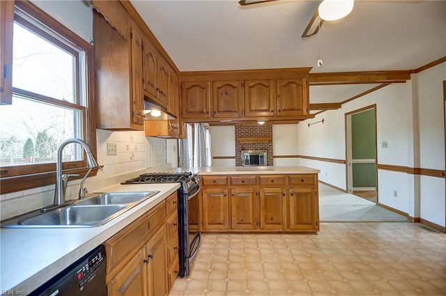 1664 Grey Friars CHSE, Virginia Beach, VA 23456