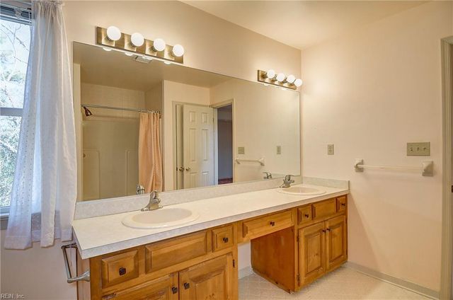 1664 Grey Friars CHSE, Virginia Beach, VA 23456