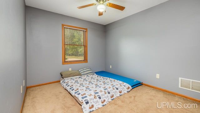 9518 Bay Shore Drive, Gladstone, MI 49837