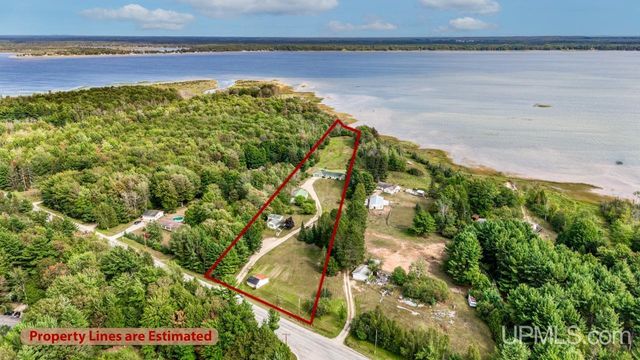 9518 Bay Shore Drive, Gladstone, MI 49837