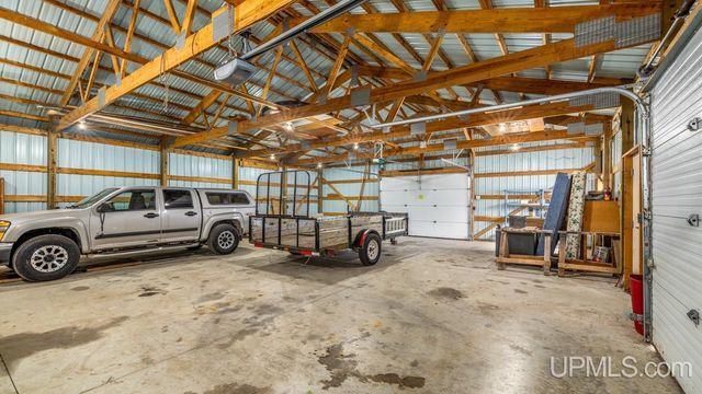 9518 Bay Shore Drive, Gladstone, MI 49837