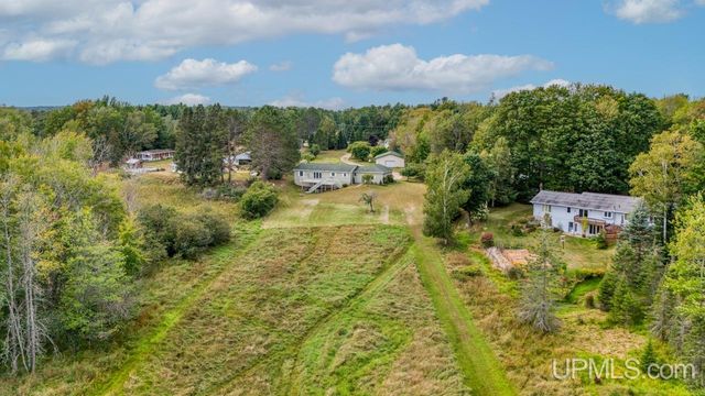 9518 Bay Shore Drive, Gladstone, MI 49837