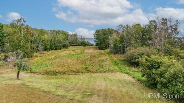 9518 Bay Shore Drive, Gladstone, MI 49837