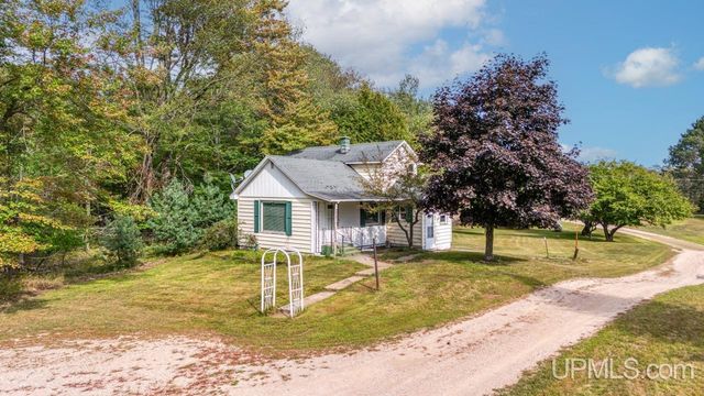 9518 Bay Shore Drive, Gladstone, MI 49837