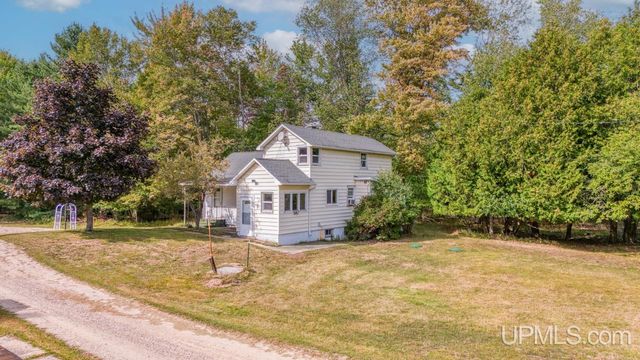 9518 Bay Shore Drive, Gladstone, MI 49837