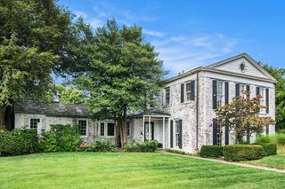 453 Edgewater Drive, Mishawaka, IN 46545