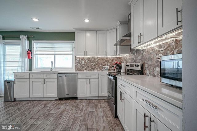 24 PEACHTON LN, Sicklerville, NJ 08081