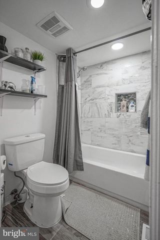 24 PEACHTON LN, Sicklerville, NJ 08081