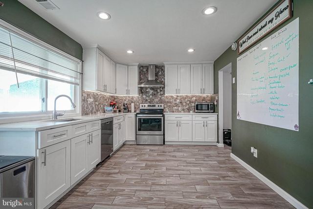 24 PEACHTON LN, Sicklerville, NJ 08081