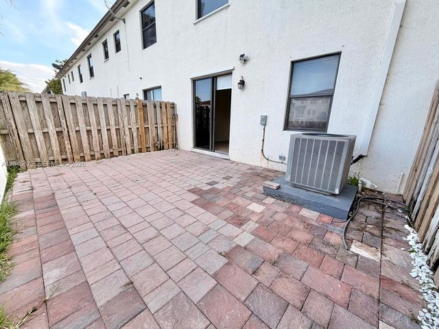 8965 NW 98th Avenue ., Doral, FL 33178