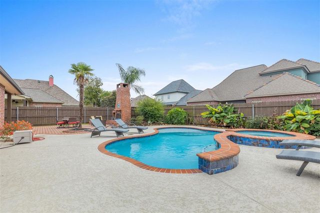 925 Carondelet Street, Lake Charles, LA 70605