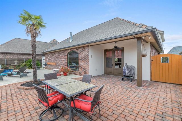 925 Carondelet Street, Lake Charles, LA 70605