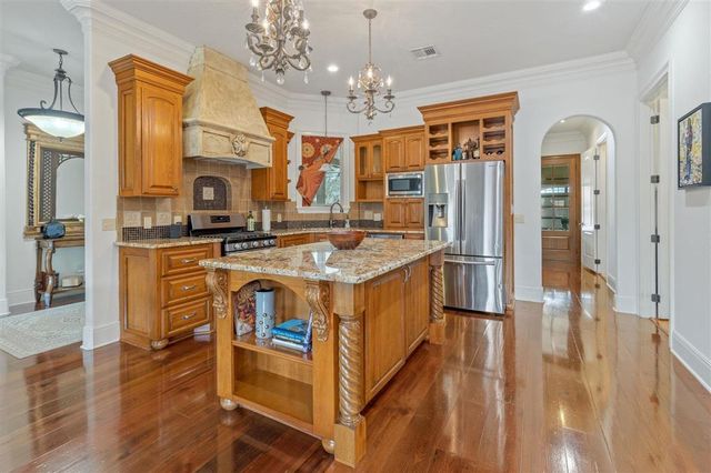 925 Carondelet Street, Lake Charles, LA 70605