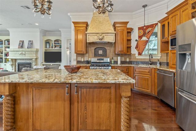 925 Carondelet Street, Lake Charles, LA 70605