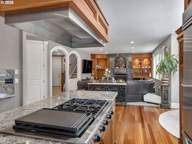 9718 Nw SKYVIEW Dr, Portland, OR 97231