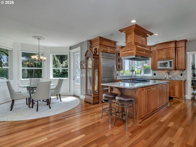 9718 Nw SKYVIEW Dr, Portland, OR 97231