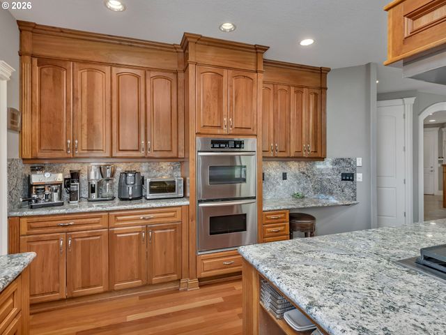 9718 Nw SKYVIEW Dr, Portland, OR 97231