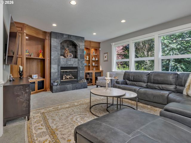9718 Nw SKYVIEW Dr, Portland, OR 97231