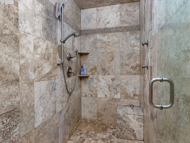 9718 Nw SKYVIEW Dr, Portland, OR 97231