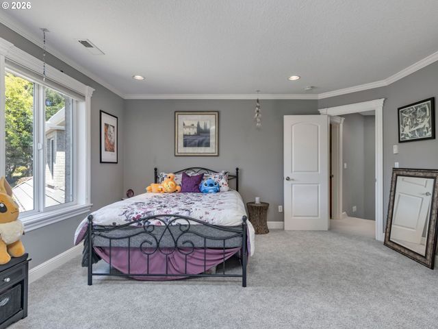 9718 Nw SKYVIEW Dr, Portland, OR 97231