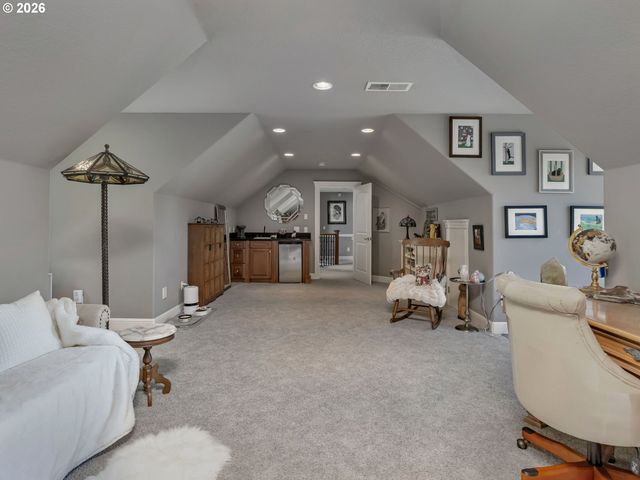 9718 Nw SKYVIEW Dr, Portland, OR 97231