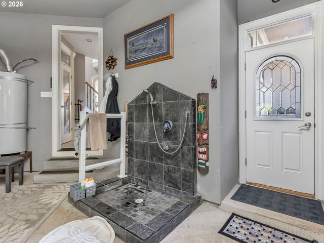 9718 Nw SKYVIEW Dr, Portland, OR 97231