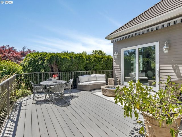 9718 Nw SKYVIEW Dr, Portland, OR 97231