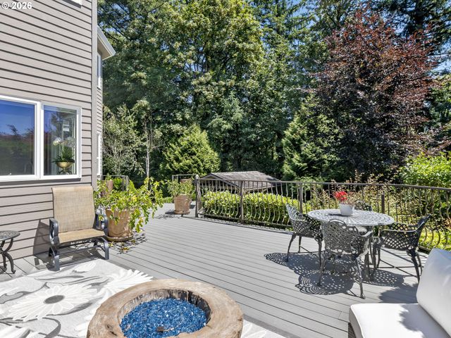 9718 Nw SKYVIEW Dr, Portland, OR 97231