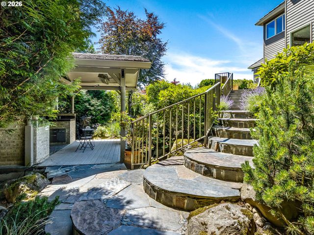 9718 Nw SKYVIEW Dr, Portland, OR 97231