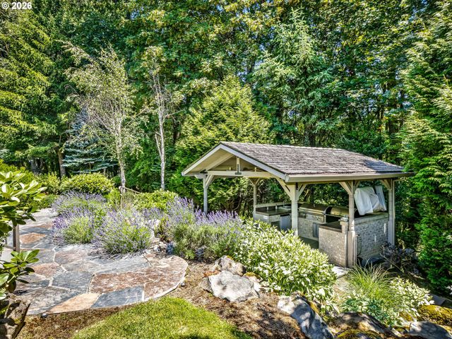 9718 Nw SKYVIEW Dr, Portland, OR 97231
