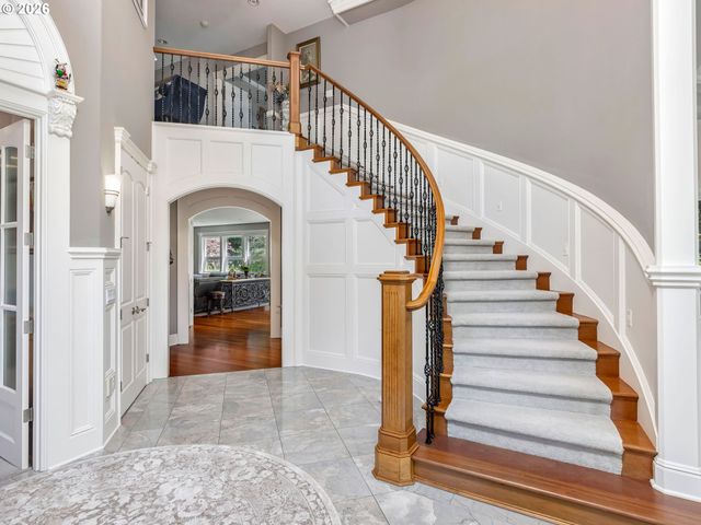 9718 Nw SKYVIEW Dr, Portland, OR 97231