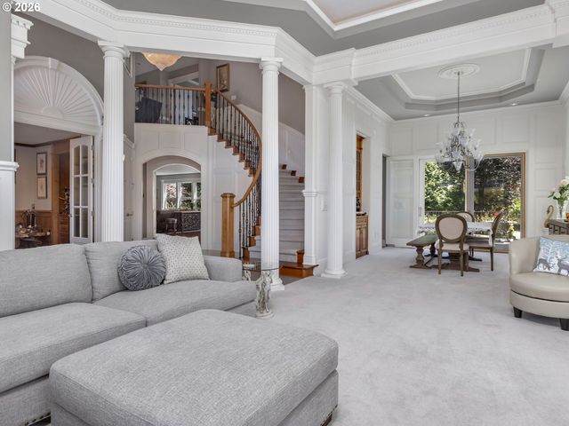 9718 Nw SKYVIEW Dr, Portland, OR 97231