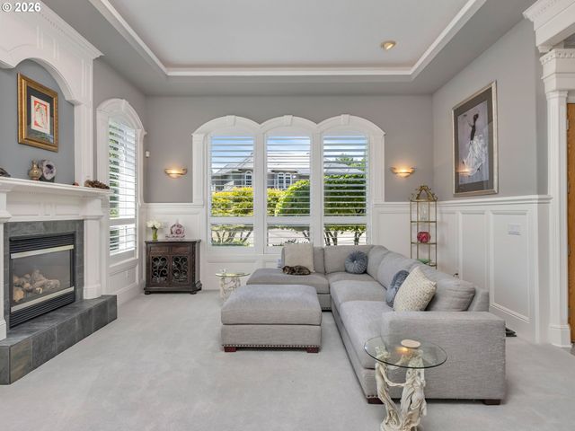 9718 Nw SKYVIEW Dr, Portland, OR 97231