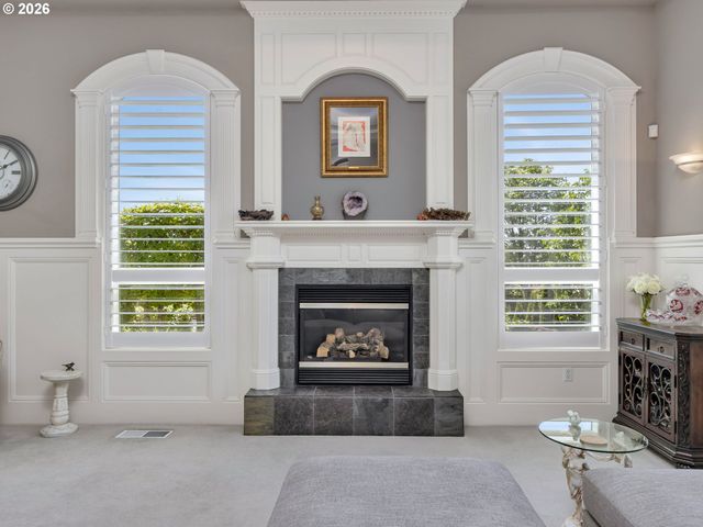 9718 Nw SKYVIEW Dr, Portland, OR 97231