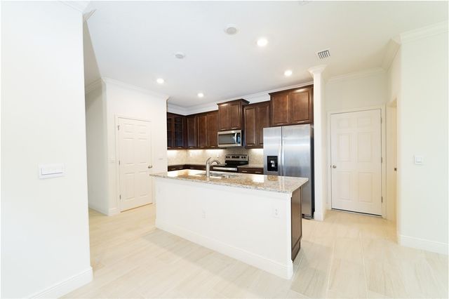 2882 Saint Barts Square, Vero Beach, FL 32967