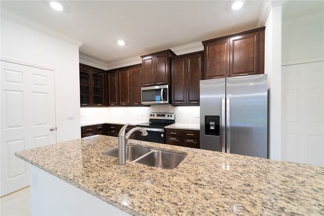 2882 Saint Barts Square, Vero Beach, FL 32967