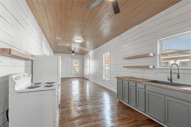 703 Avenue J, Huntsville, TX 77320